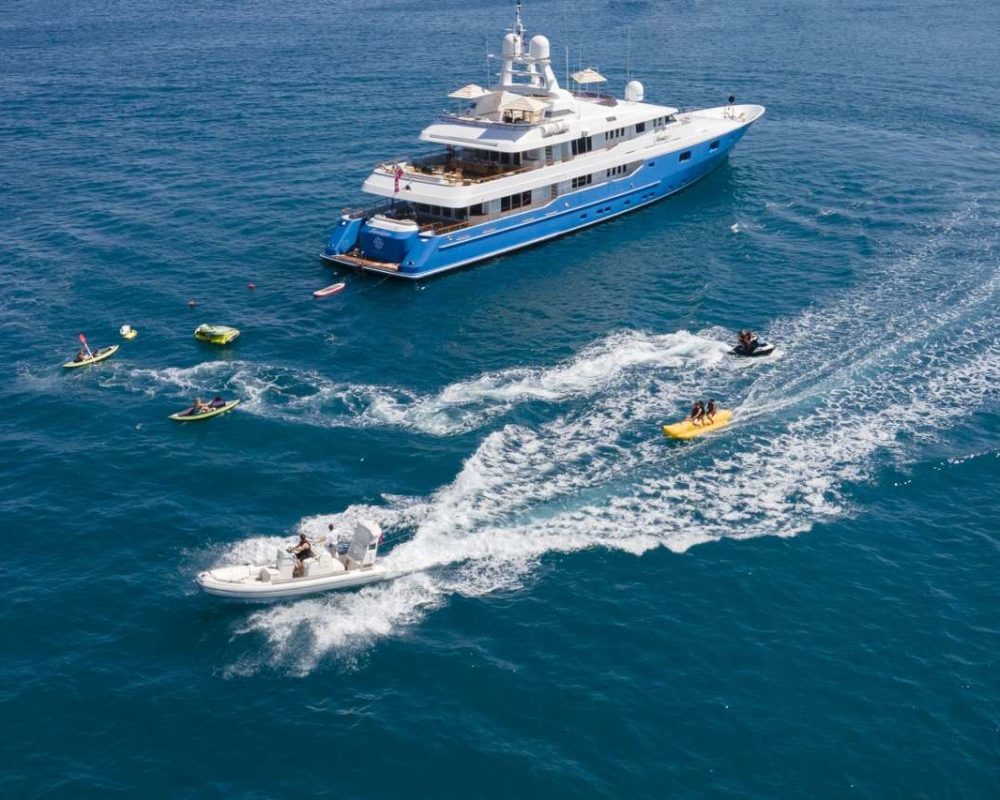 yacht mosaique marine traffic